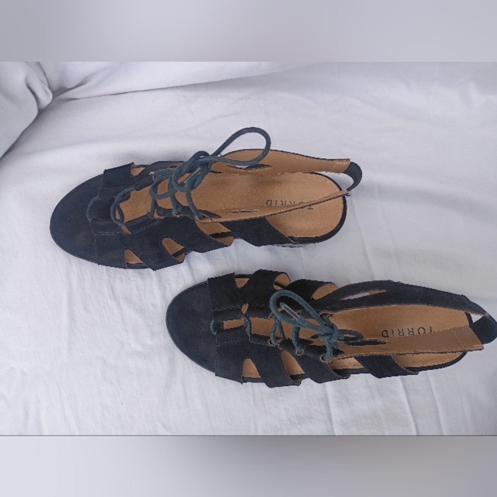 Torrid Black Suede Lace-Up Block Heel Cutout Sandals 9W - Picture 6 of 7